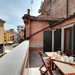 Santo Stefano Accademia Apartment Venice
